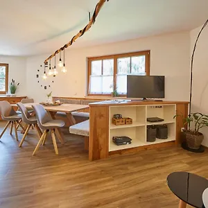 Apartment Hochwart Mit Eigenem Eingang, Saalbach